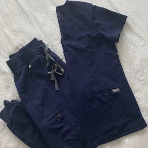 Figs Scrubs Set - Casma top & Zamora Jogger
